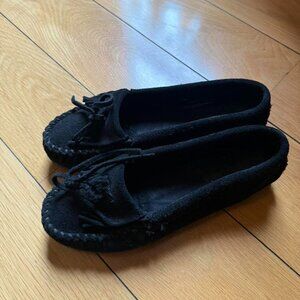 Minnetonka Women's Black Loafers